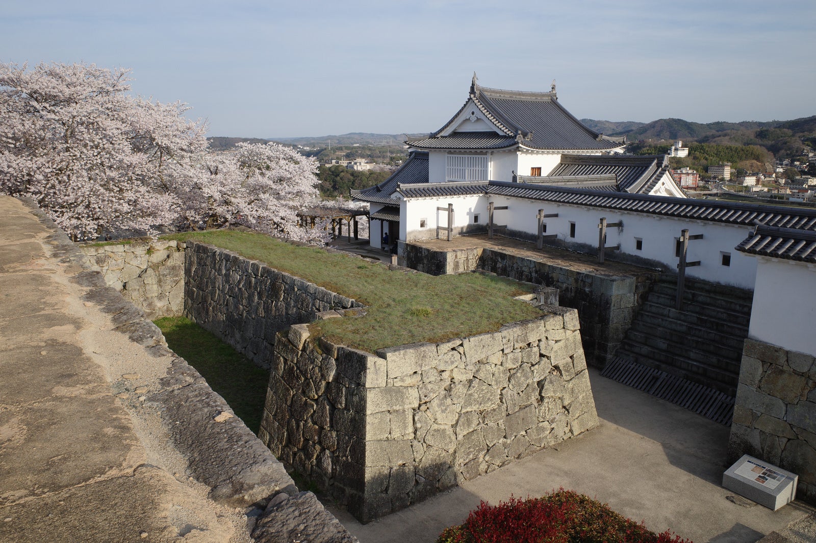 「津山城跡備中櫓と城址」の写真