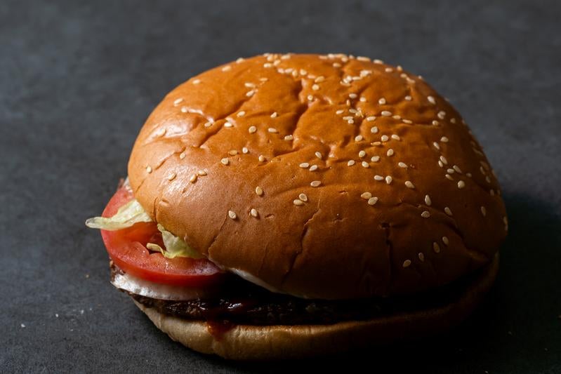 白ごまたっぷりのハンバーガー