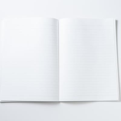 何も書かれていない真っ白な見開きノートと文具の背景デザインの写真