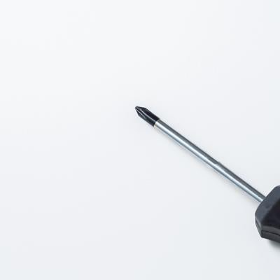 黒いグリップのプラスドライバーの写真