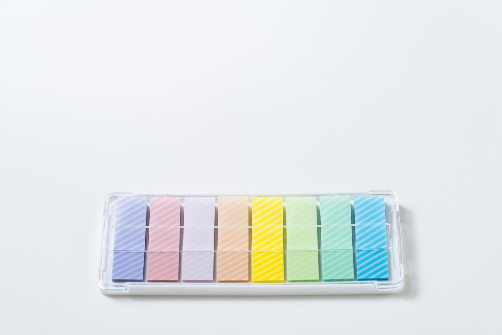 「透明ケース入りカラフル付箋」の写真