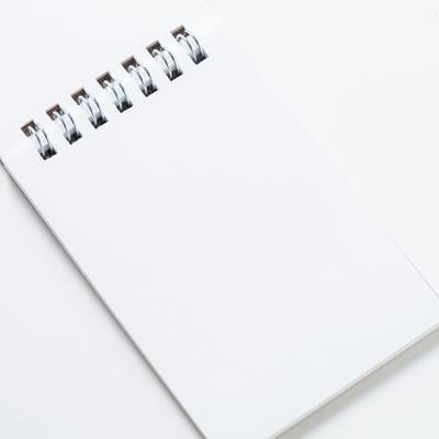 シンプルなスパイラルノートの写真
