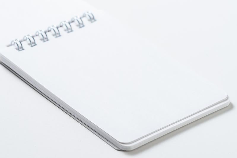 オフィスワークに最適な白いリングノート