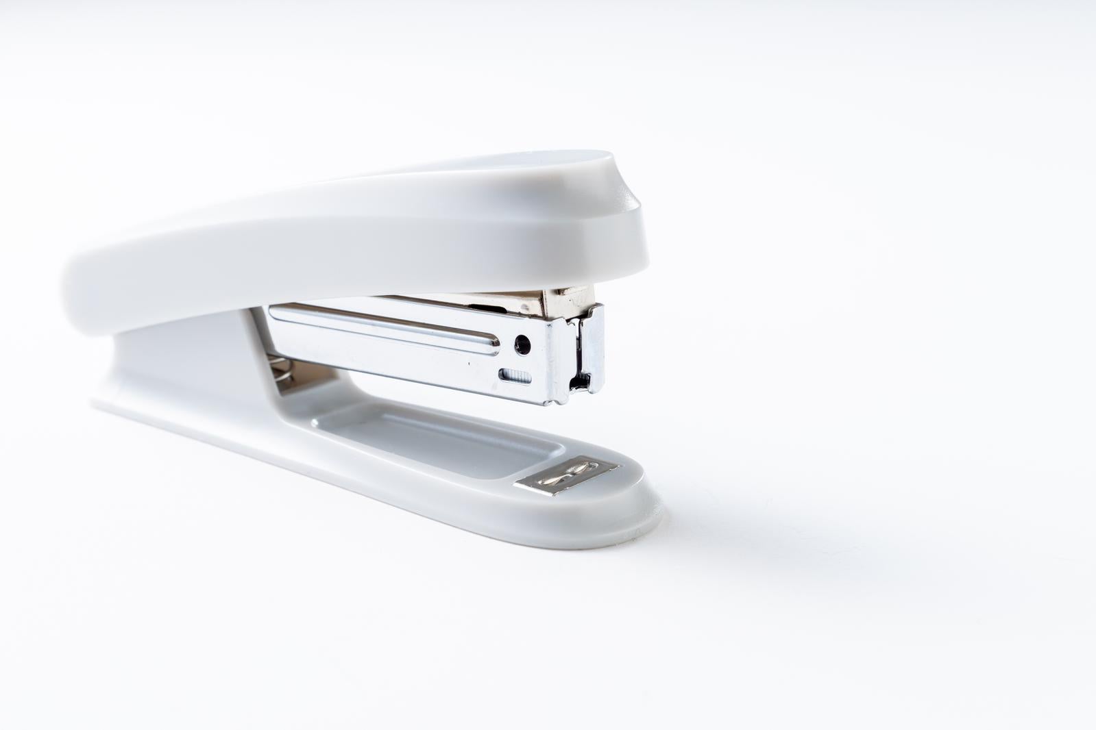 「オフィス用品のホチキス」の写真