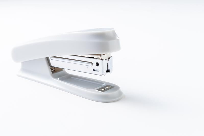オフィス用品のホチキスの写真