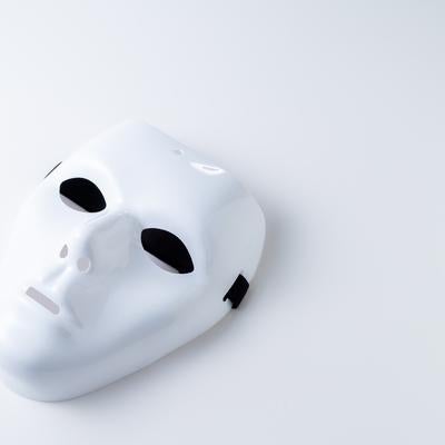 白い仮面マスク（匿名・覆面用）の写真