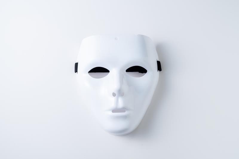 無表情な仮面の写真