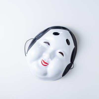 日本の伝統的な白塗り面の写真