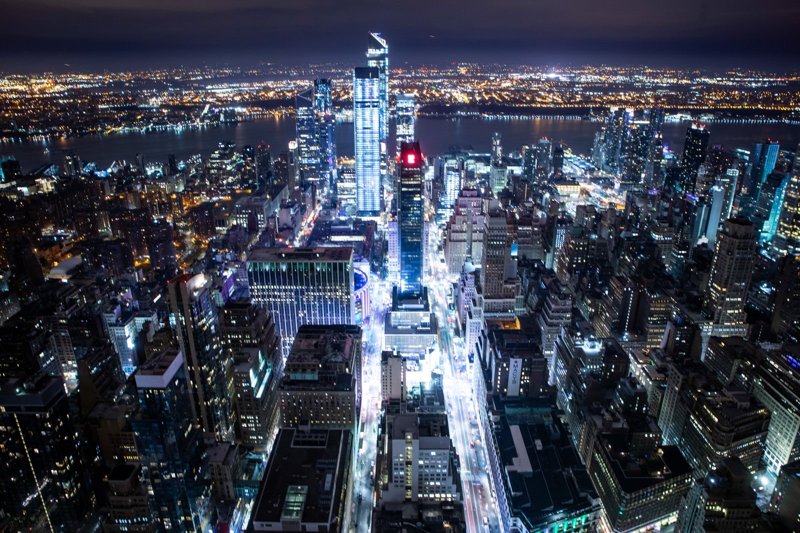 「光り輝くニューヨークの夜景」の写真