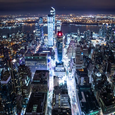 光り輝くニューヨークの夜景の写真