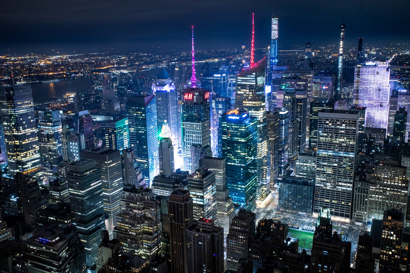 「近未来的に映るニューヨークの夜景」の写真