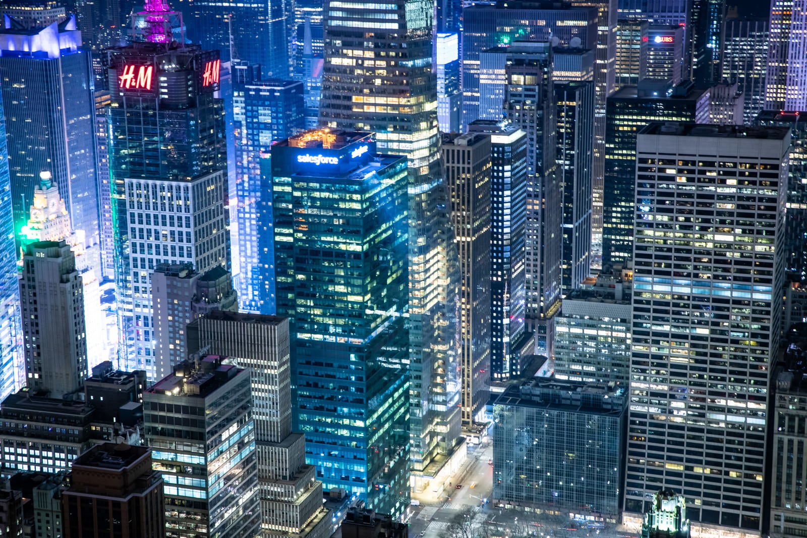 「カラフルに彩るニューヨークの夜景」の写真