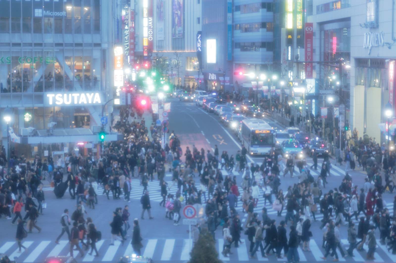 「近未来の幻想・東京渋谷スクランブル交差点」の写真