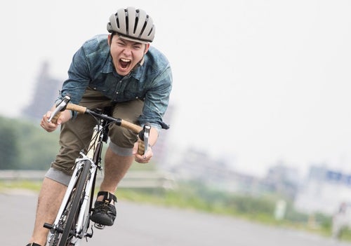 最速派手を目指す自転車男子の写真