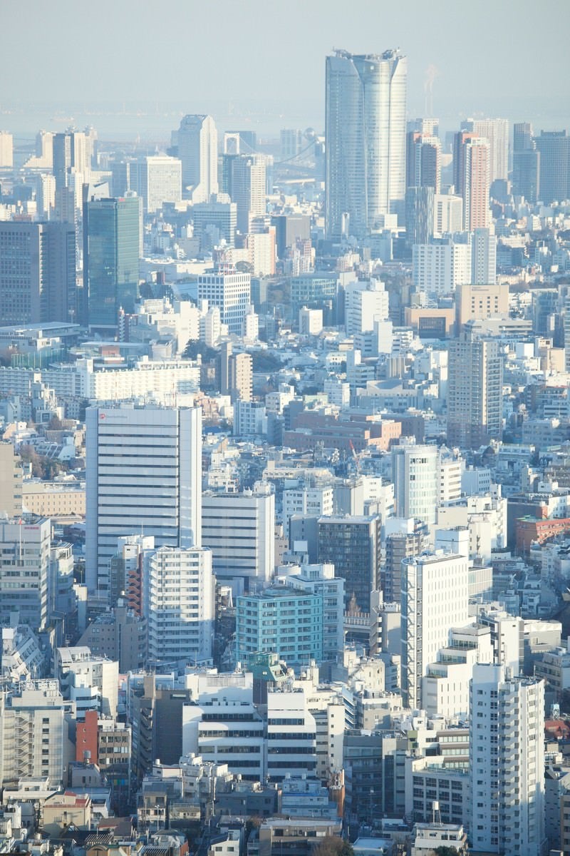 「競争社会しのぎを削る東京のビル群六本木方面」の写真