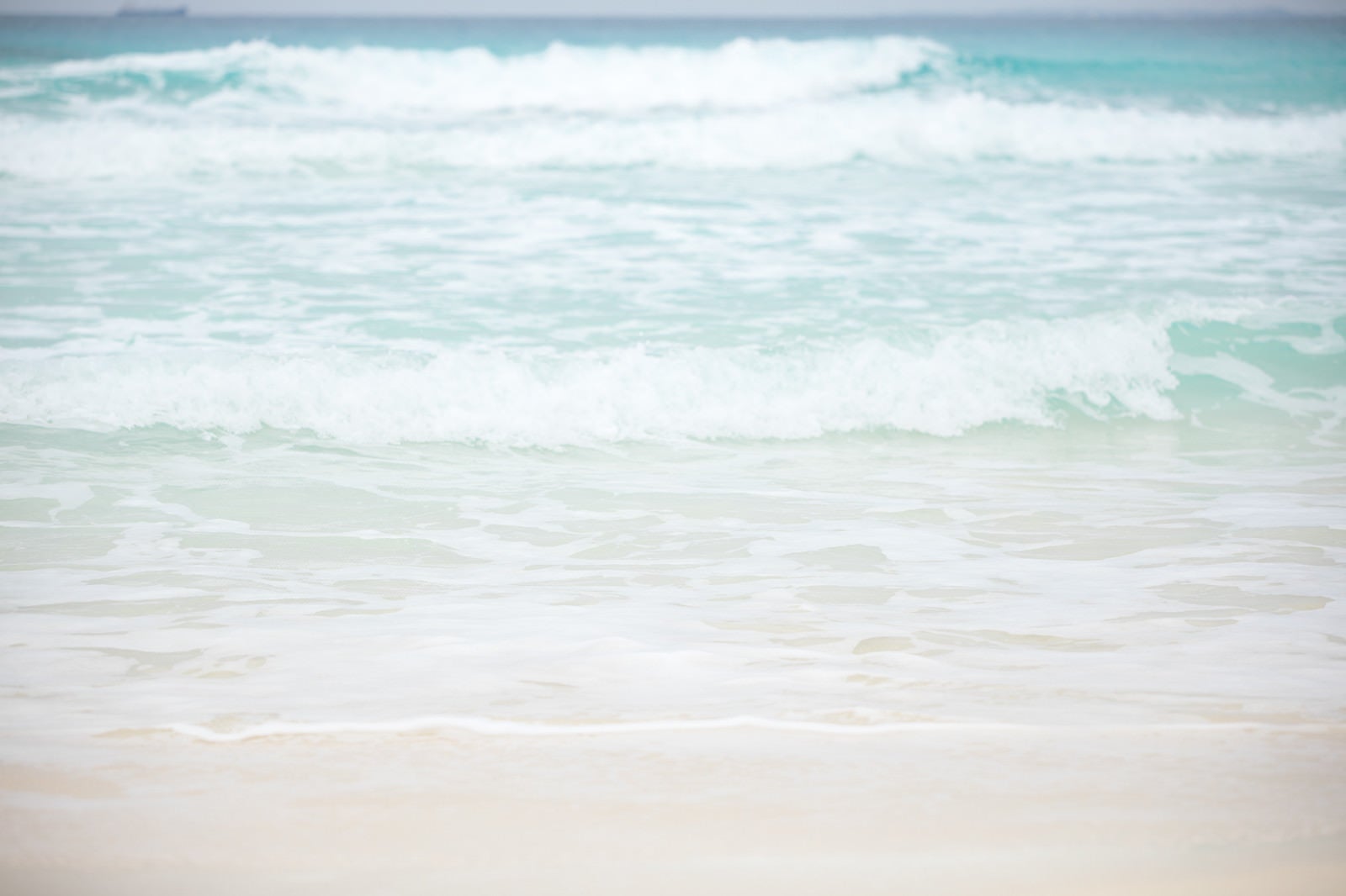「いますぐ泳ぎたくなる美しい宮古島の海」の写真