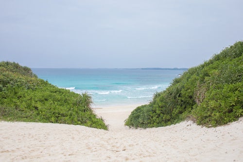 宮古島随一の人気観光スポット「砂山ビーチ」の写真