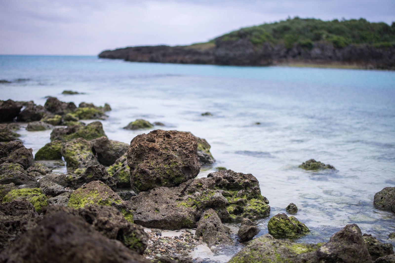 「宮古島の岩石海岸」の写真