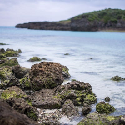 宮古島の岩石海岸の写真