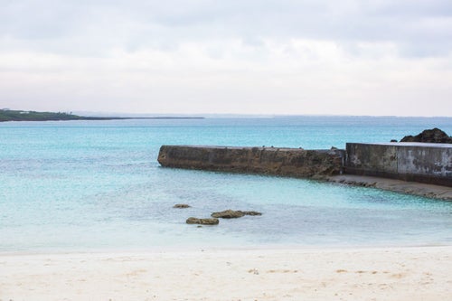 防波堤と宮古島の海の写真