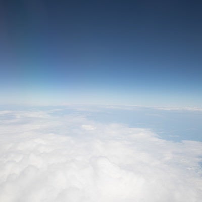 青空と雲（地平線）の写真