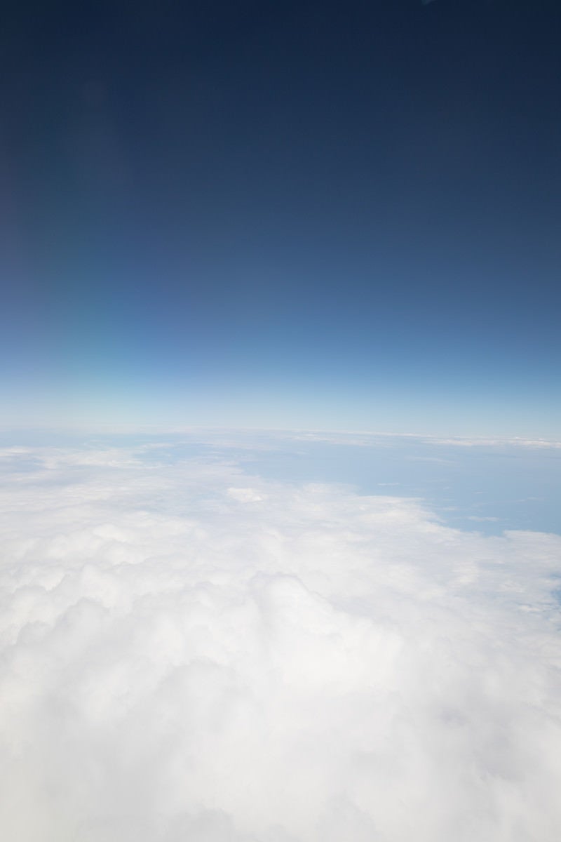 「青空と雲（地平線）」の写真