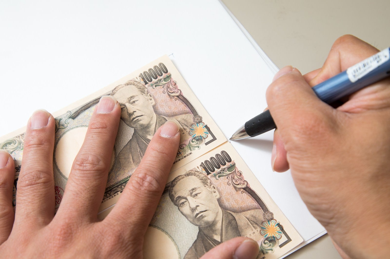 「1万円札をトレースする」の写真