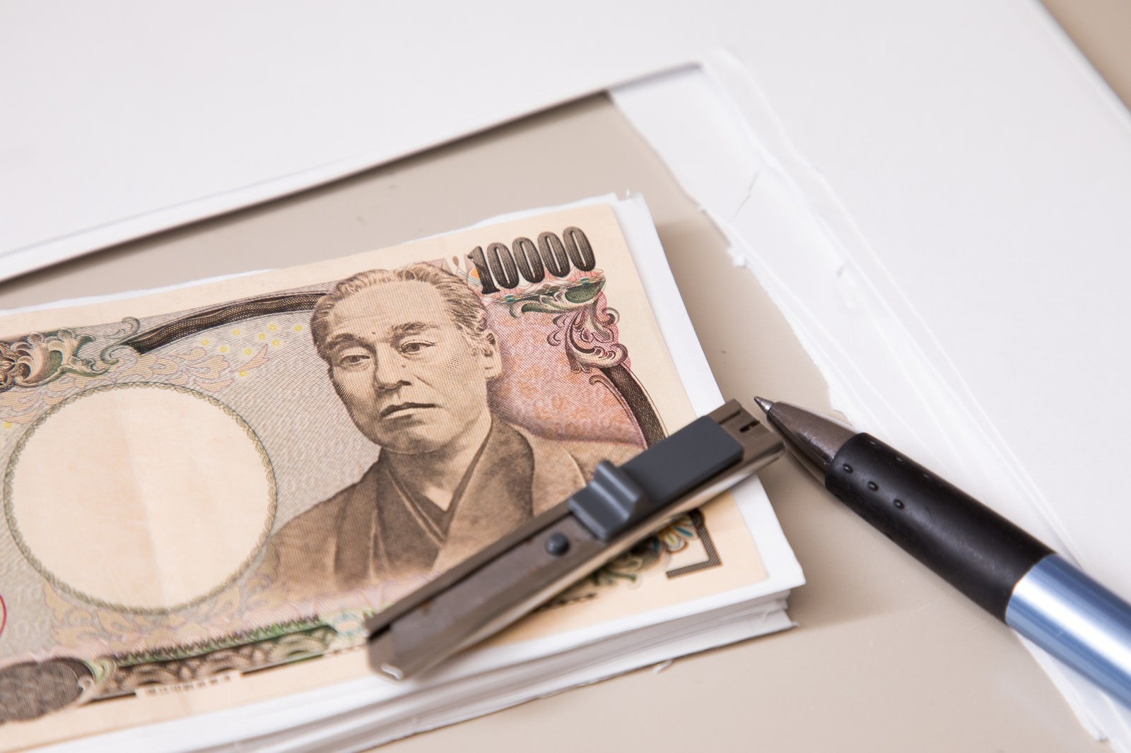 「紙幣（一万円）と同じ大きさにカットできました。」の写真