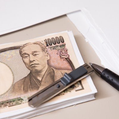 紙幣（一万円）と同じ大きさにカットできました。の写真