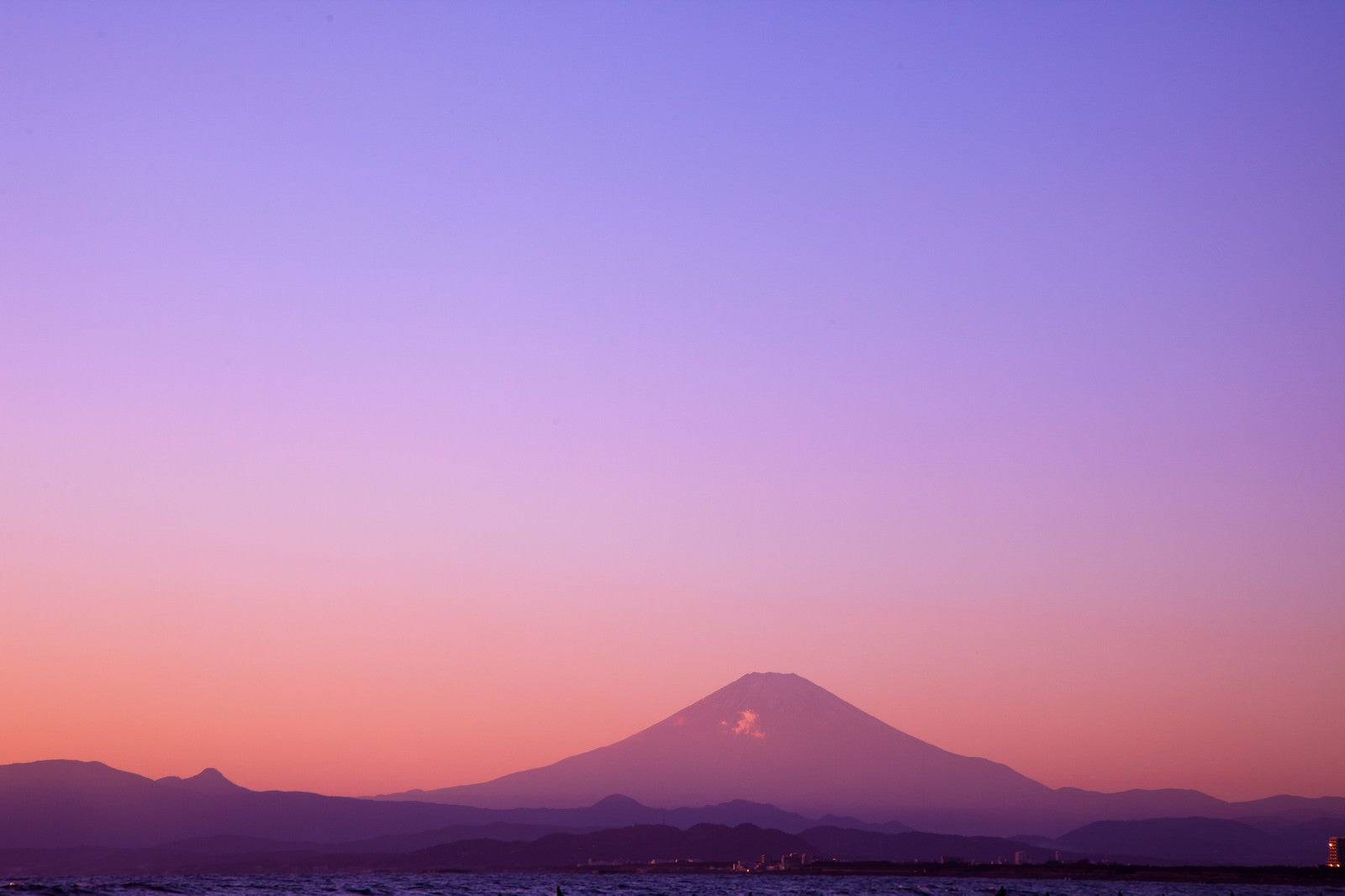 「朝焼けの富士山」の写真