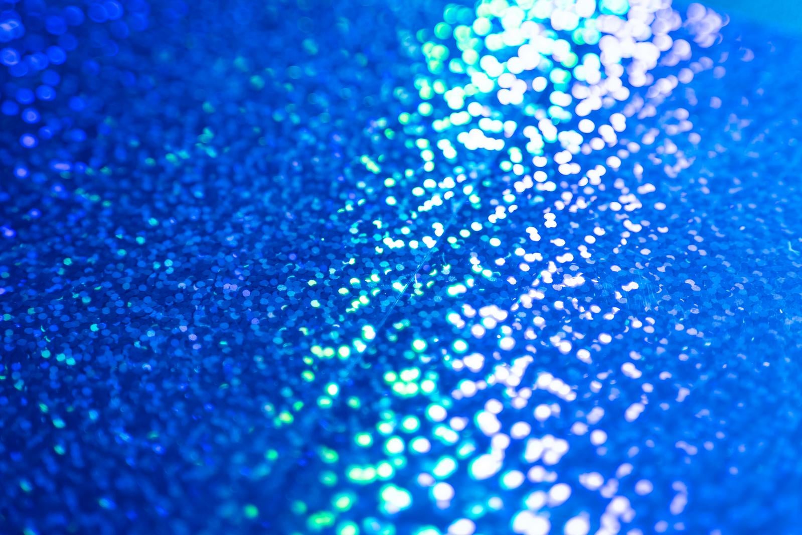 青色から白色にグラデーションするキラキラした光のボケ効果