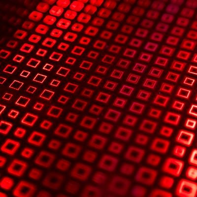 赤いホログラム格子パターンの立体効果デザインの写真