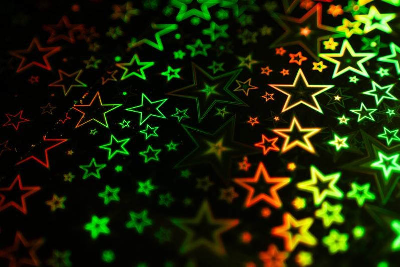 緑とオレンジの星型ホログラフィック背景の写真