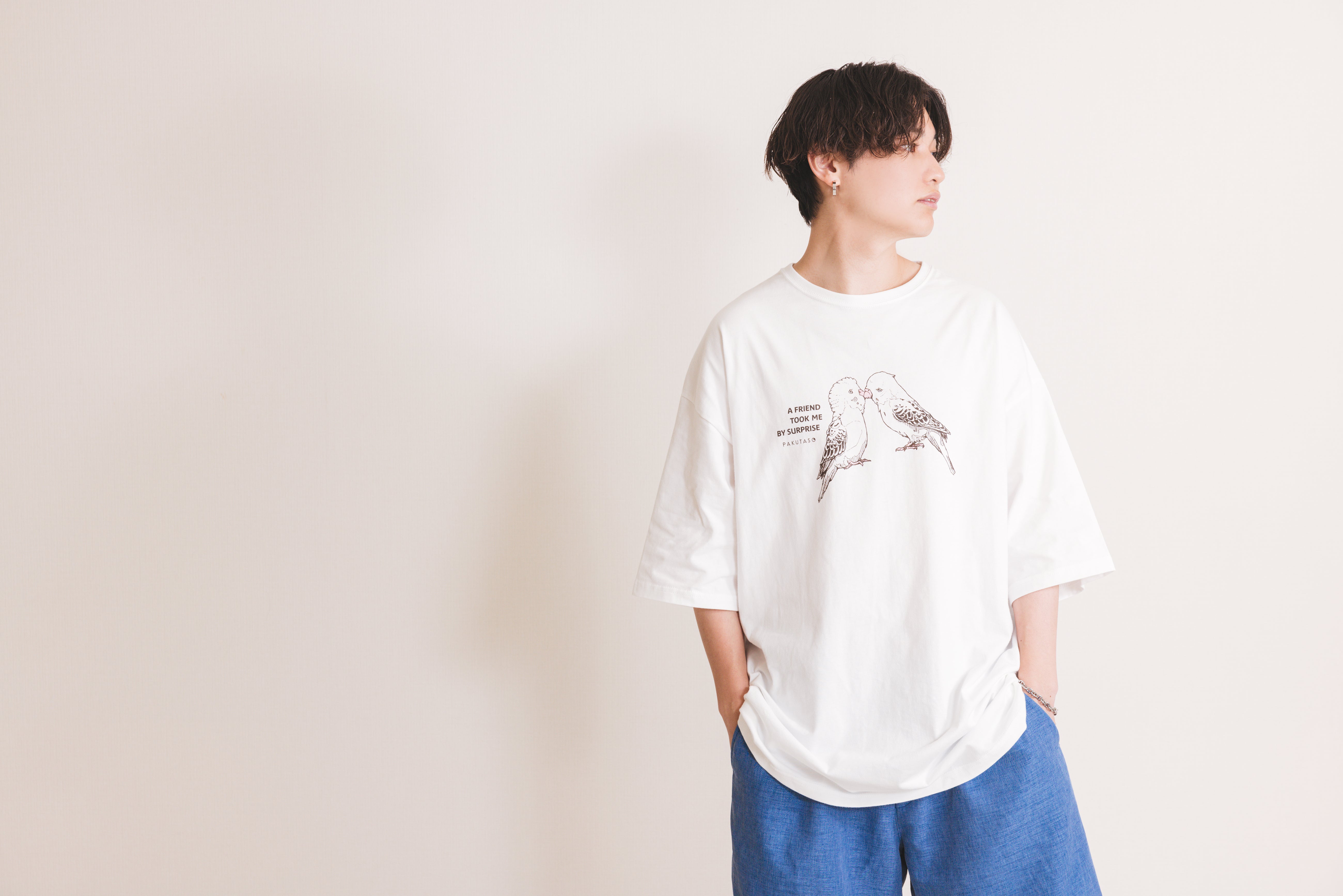 白いTシャツを着た男性の無料写真素材 - ID.87514｜ぱくたそ