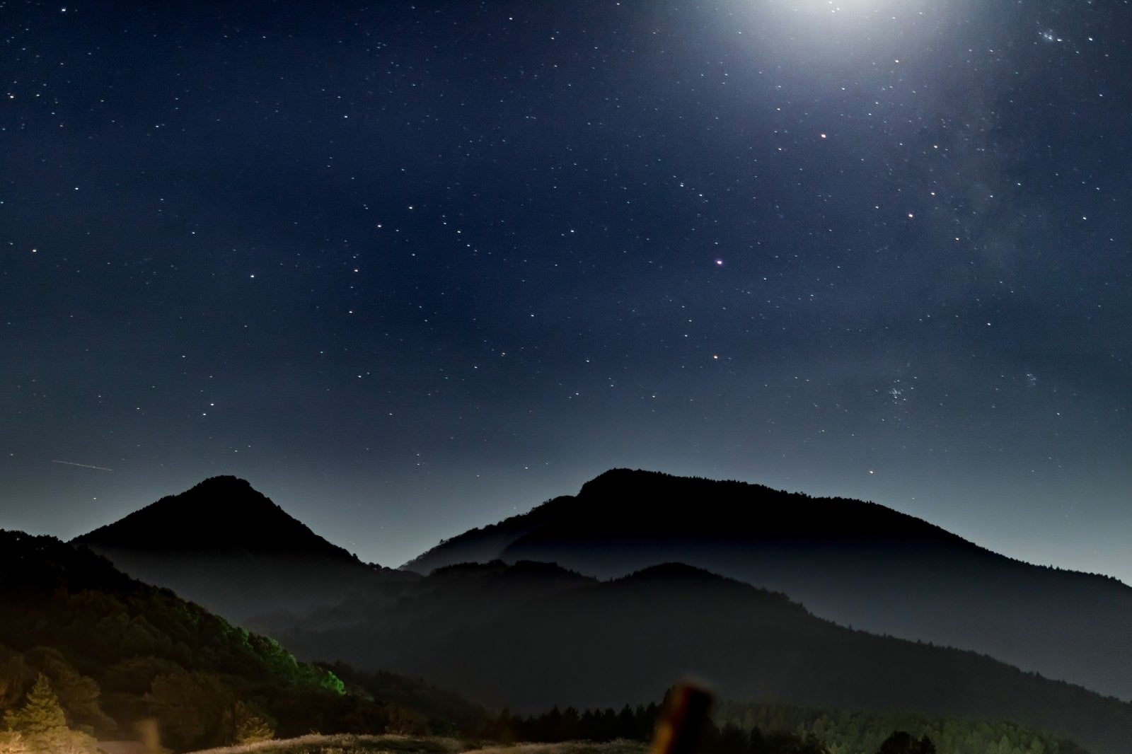 「静まる夜の山」の写真