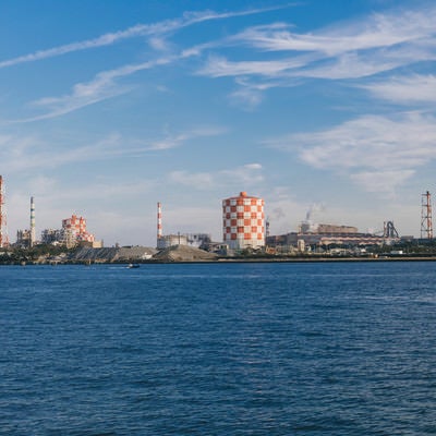 海芝浦駅から見える対岸の工業地帯の写真