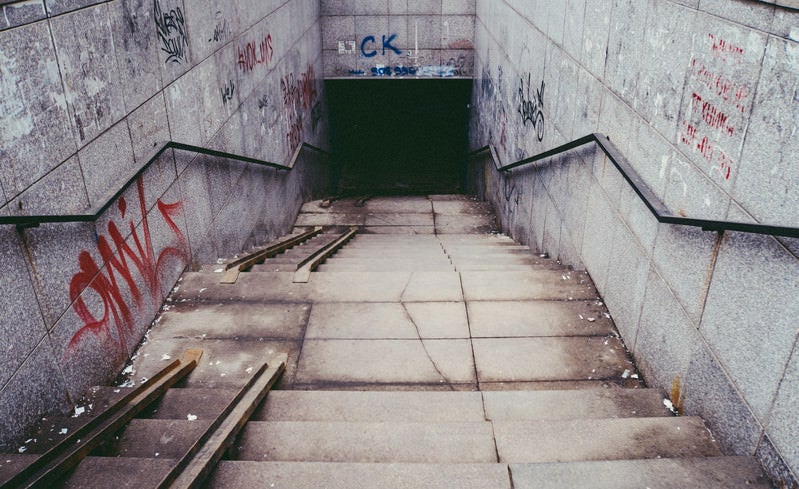 不気味な地下への入口（ロシア）の写真