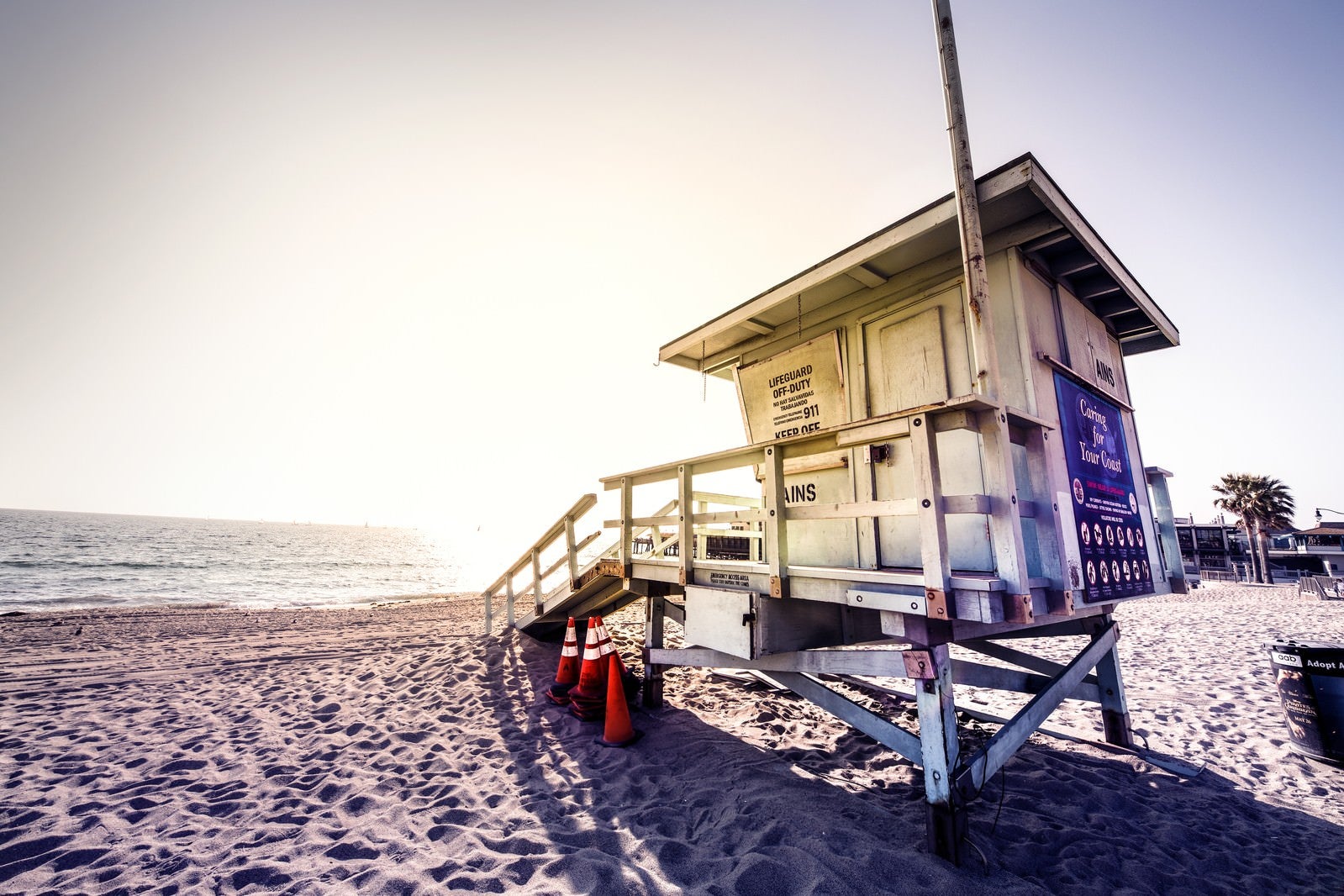 「カリフォルニアビーチのライフガード小屋」の写真