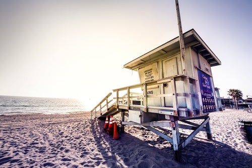 カリフォルニアビーチのライフガード小屋の写真