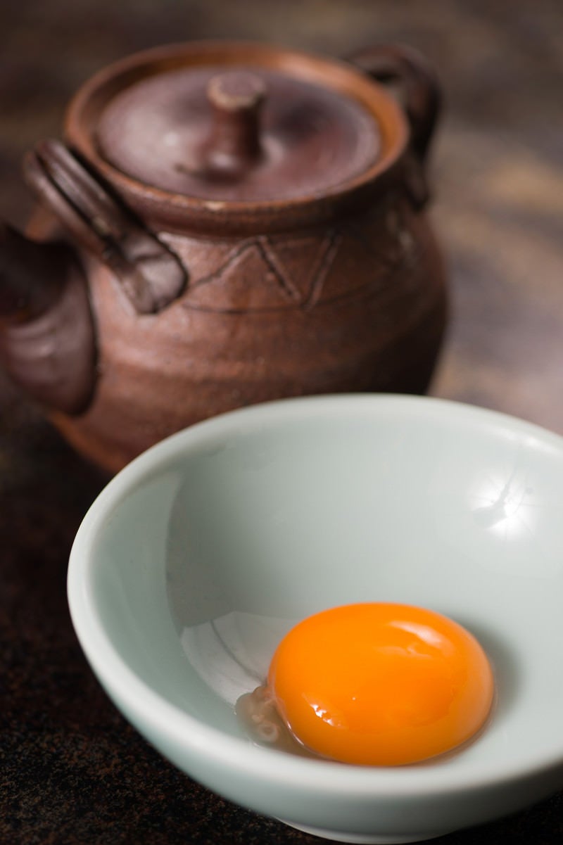 「新鮮な卵に出汁醤油」の写真