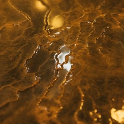 強い温泉の泉質で溶けている（堆積）栄太郎の内湯の床の写真