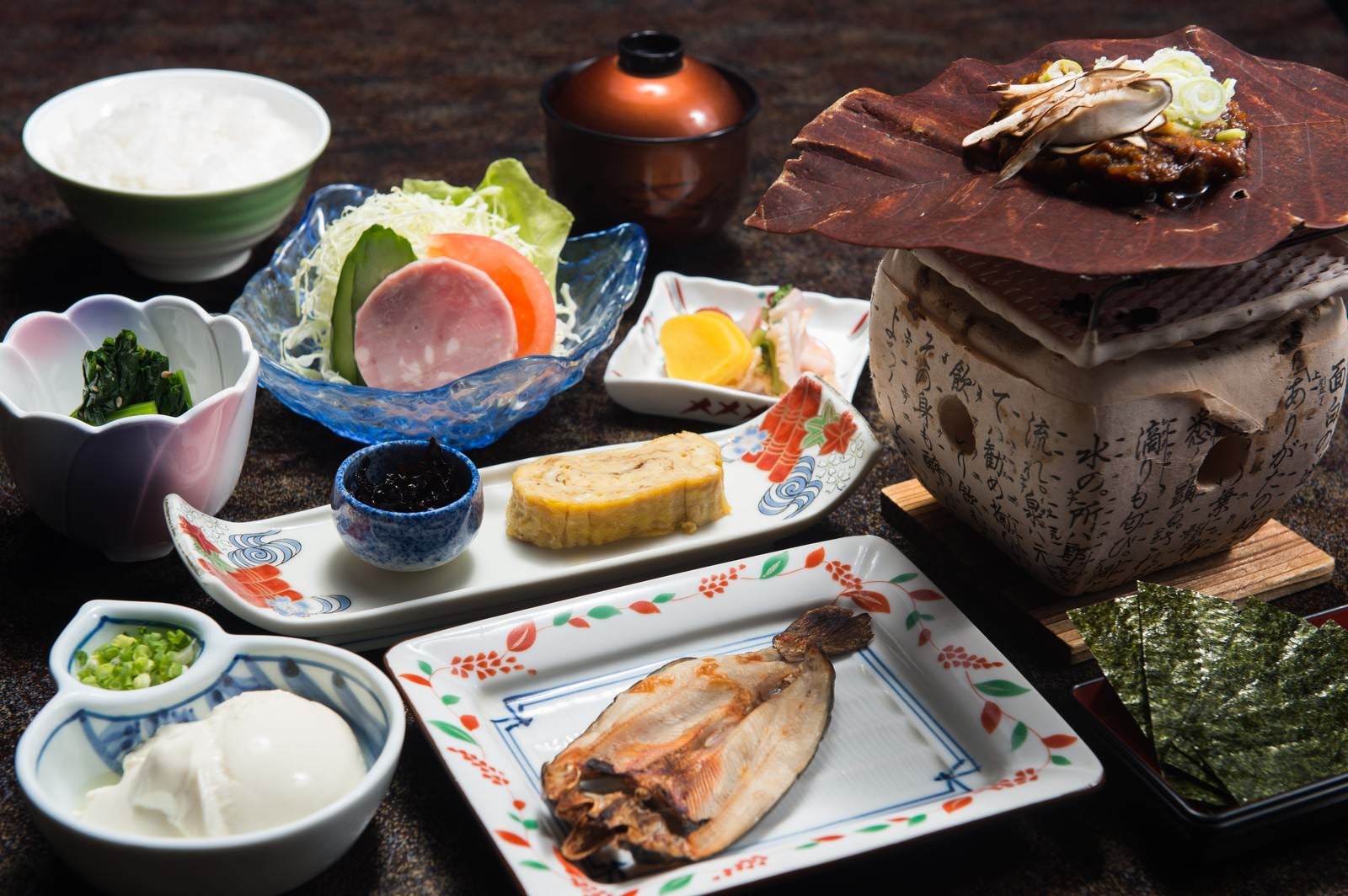 「朝食の品数が多い料理宿「栄太郎」は満足度が高い」の写真
