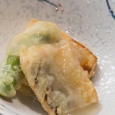 旬の野菜と鮎の天ぷらの銀餡かけの写真