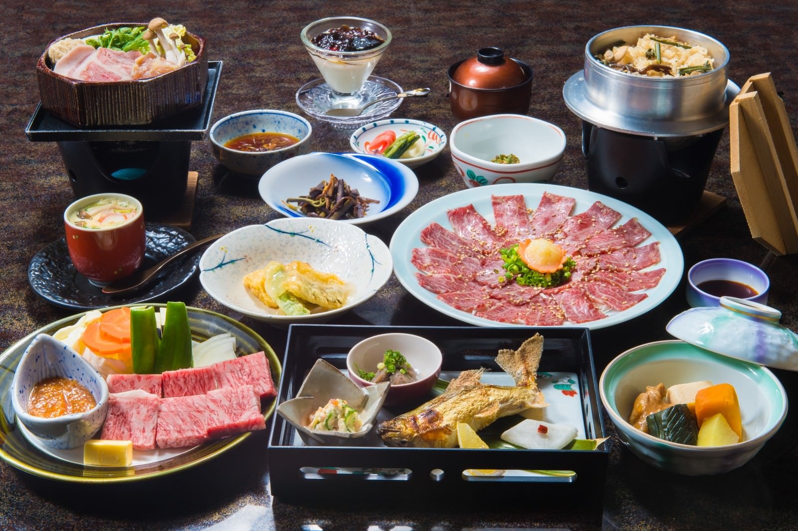 「奥飛騨エリアで最高評価の料理宿「栄太郎」の飛騨牛サーロインがついてくる夕食」の写真