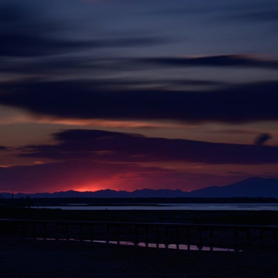 日没の野付半島と桟橋の写真