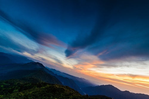 夕方の西穂山荘からの焼岳の写真