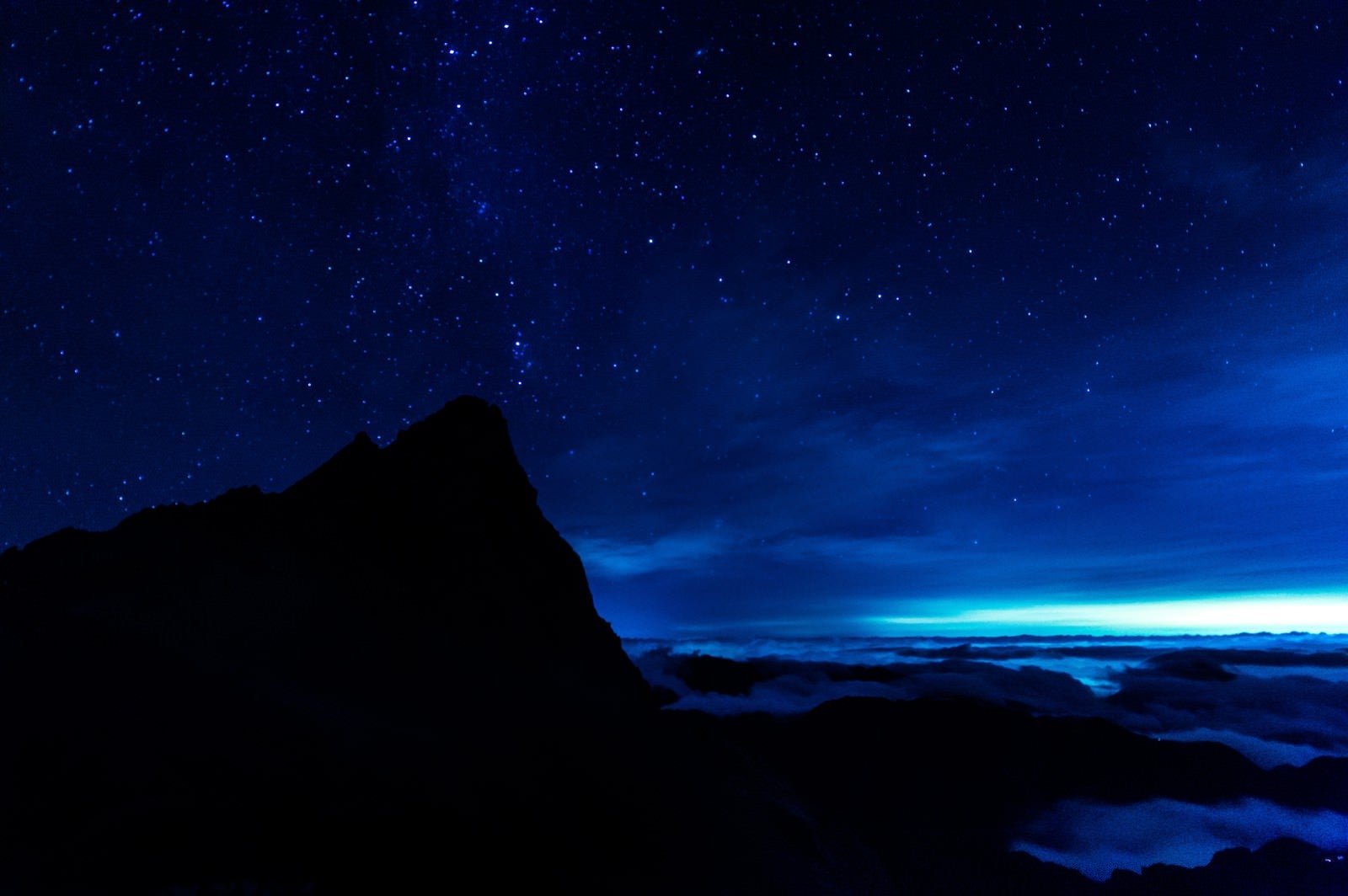 「槍ヶ岳からと満天の星と雲海」の写真