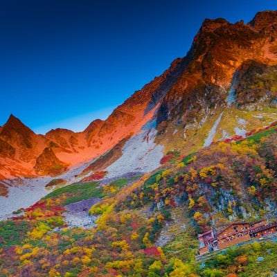 北アルプス涸沢カールの秋景色の写真