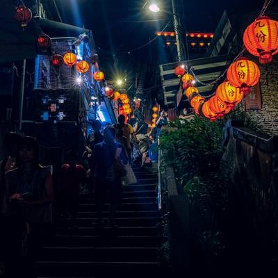 提灯が連なる夜の九份（台湾）の写真