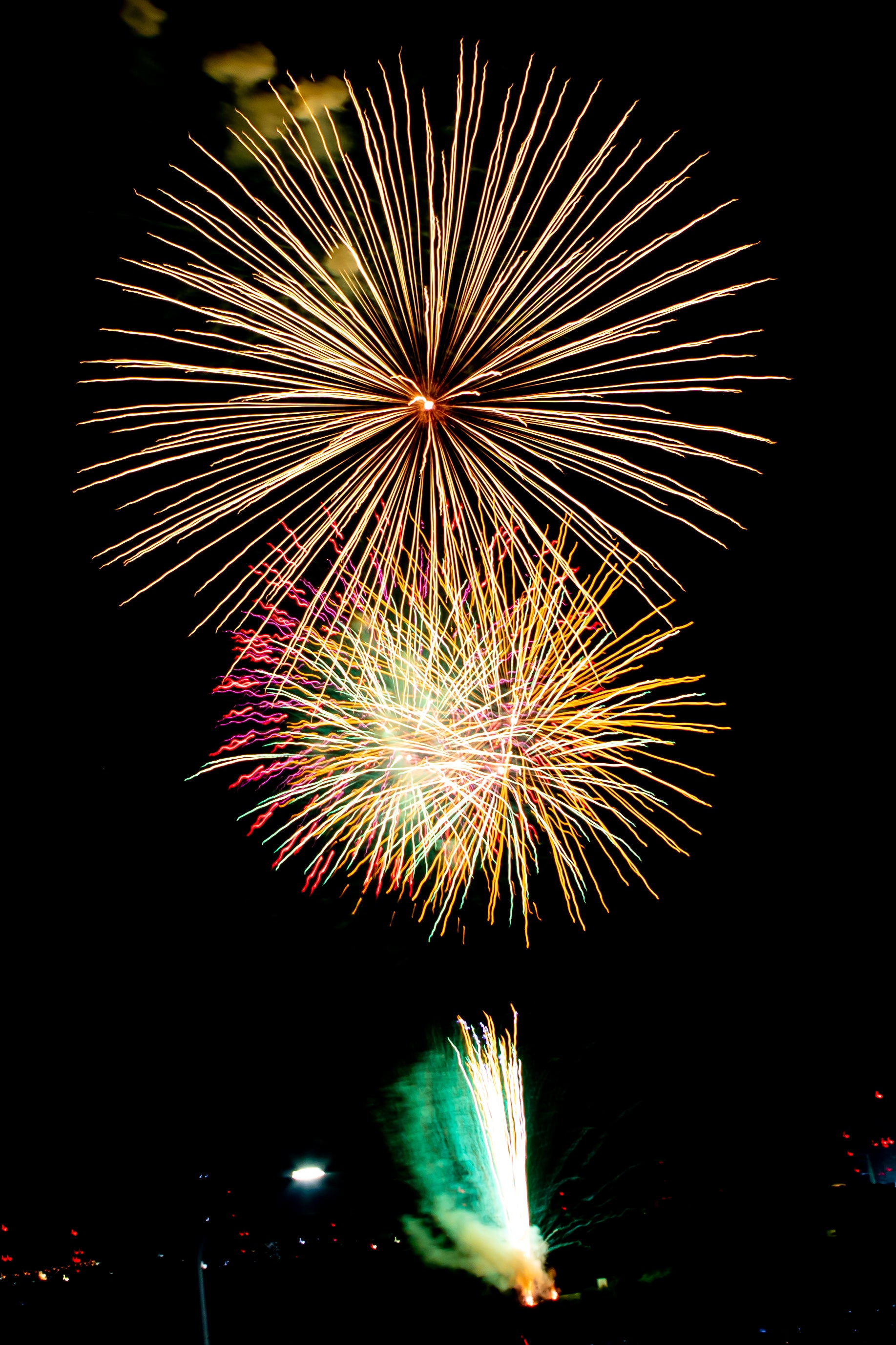 夜空に咲く色とりどりの打上花火の無料の写真素材 - ID.32058｜フリー